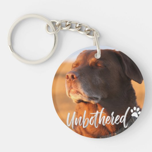 Unbothered Golden Hour Dog – Premium Minimalist  Sleutelhanger (Voorkant)