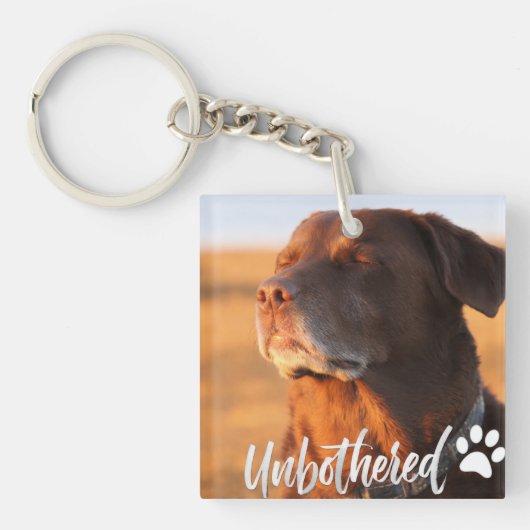 Unbothered Golden Hour Dog – Premium Minimalist  Sleutelhanger (Voorkant)