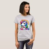 Unbothered Unicorn Sipping Coffee Under a Rainbow T-shirt (Voorkant volledig)