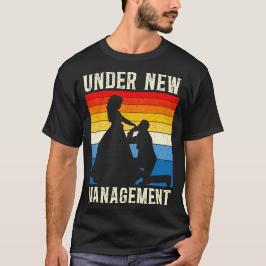 Under New Management Groom Wedding Bachelor Party T-shirt (Voorkant)
