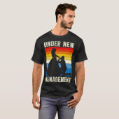 Under New Management Groom Wedding Bachelor Party T-shirt (Voorkant volledig)