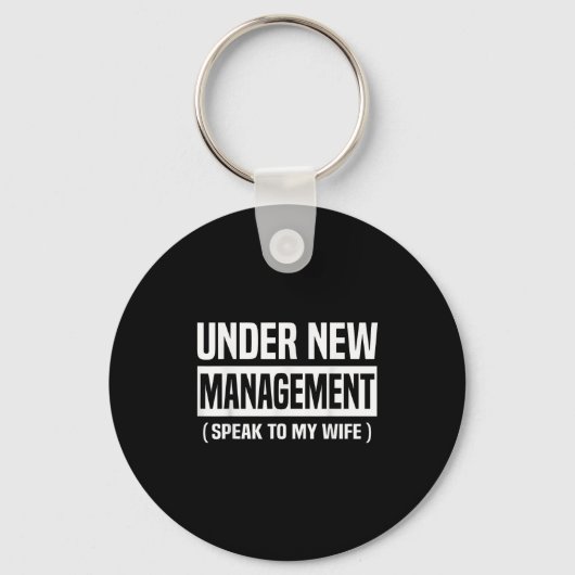 Under New Management Speak To My Wife Funny Husban Sleutelhanger (Voorkant)