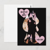 Under Umbrella: Romantic Couple Kissing in Rain Briefkaart (Voorkant / Achterkant)