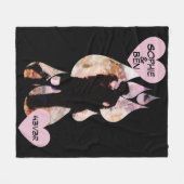 Under Umbrella: Romantic Couple Kissing in Rain Fleece Deken (Voorkant (Horizontaal))