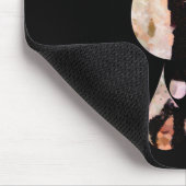 Under Umbrella: Romantic Couple Kissing in Rain Muismat (Hoek)