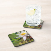 Une grenouille sous une fleur de nénuphar onderzetter (Rechterzijde)