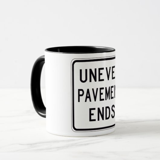 Uneven Pavement beëindigt Mok (Voorkant links)