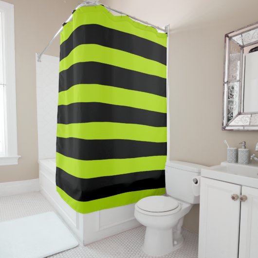 Uneven Stripes - Lime Green en Black Douchegordijn (In situ)