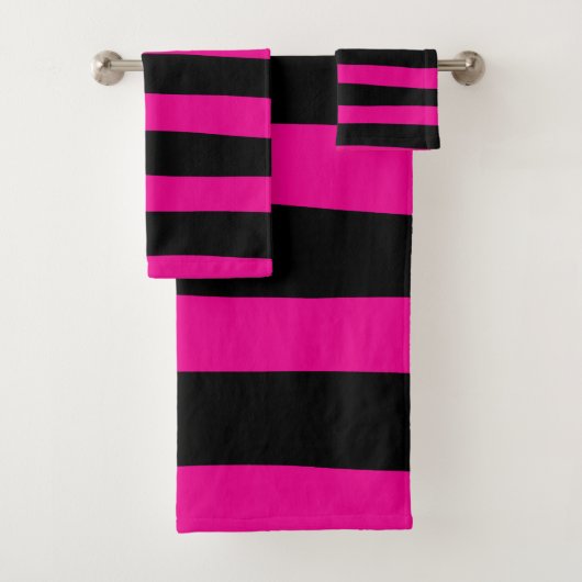 Uneven Stripes - Magenta en Black Bad Handdoek (Insitu)