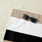 Uneven Stripes - Taupe, Black en White Strandlaken (In situ)