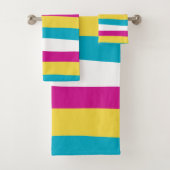 Uneven Stripes - Turquoise, Geel, Roze en Wit Bad Handdoek (Insitu)