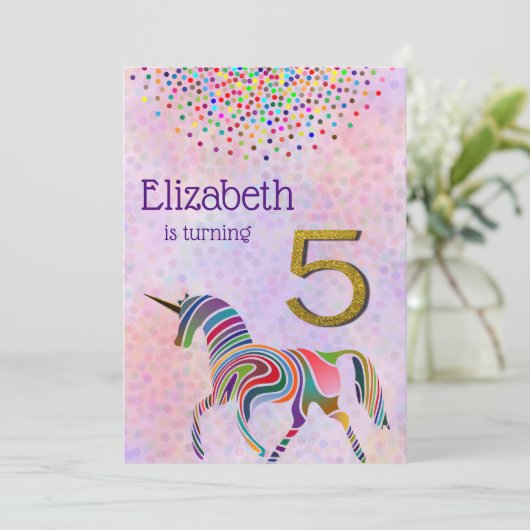 Unicorn 5e verjaardag uitnodiging glitter confetti (Staand voorkant)