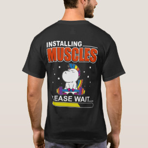Unicorn die spieren installeert, wacht alsjeblieft t-shirt