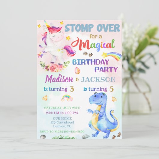 Unicorn en Dinosaur verjaardagsuitnodiging voor tw Kaart (Staand voorkant)