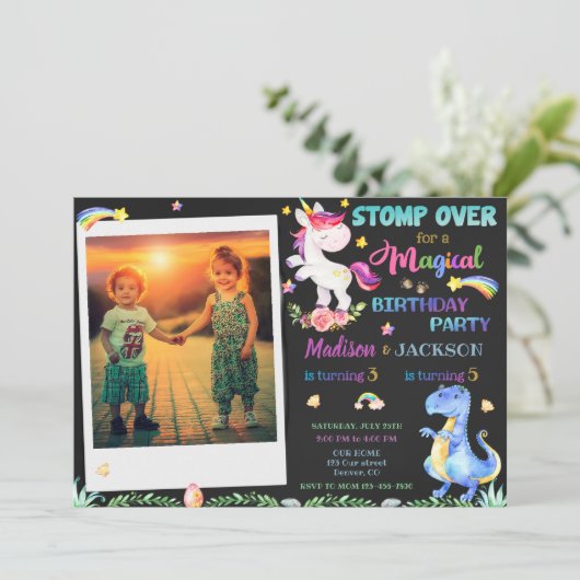Unicorn en Dinosaur verjaardagsuitnodigingen Kaart (Staand voorkant)