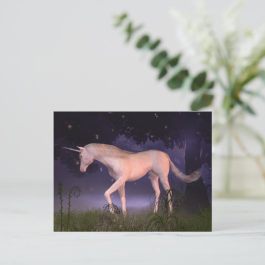 Unicorn in een Misty Forest Glade Briefkaart (Staand voorkant)