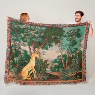 UNICORN IN WOODLAND LANDSCAPE,TREES,GROENPINK FLEECE DEKEN