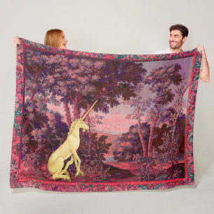 UNICORN IN WOODLAND LANDSCAPE,TREES,PINK BLUE FLEECE DEKEN