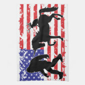 Unicorn, Jackalope, Bigfoot and the American Flag Theedoek (Verticaal)