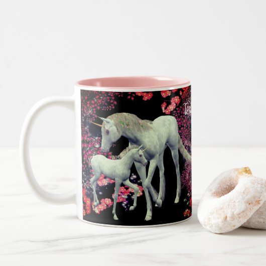 Unicorn Mare en Foal Fantasy op maat Tweekleurige Koffiemok (Met donut)