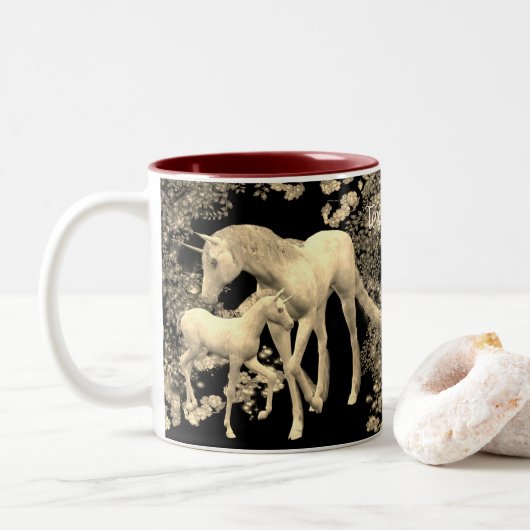 Unicorn Mare en Foal Sepia Fantasy op maat Tweekleurige Koffiemok (Met donut)