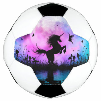 Unicorn met een beetje fee voetbal