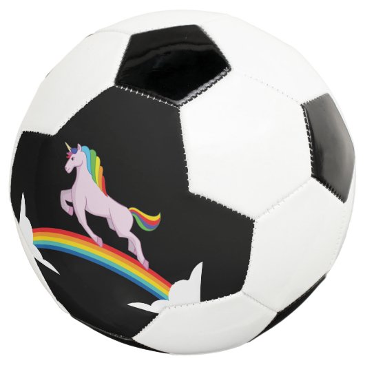 Unicorn met regenboog voetbal (Drie kwart)
