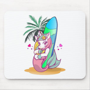 Unicorn met surfboard op het strand muismat