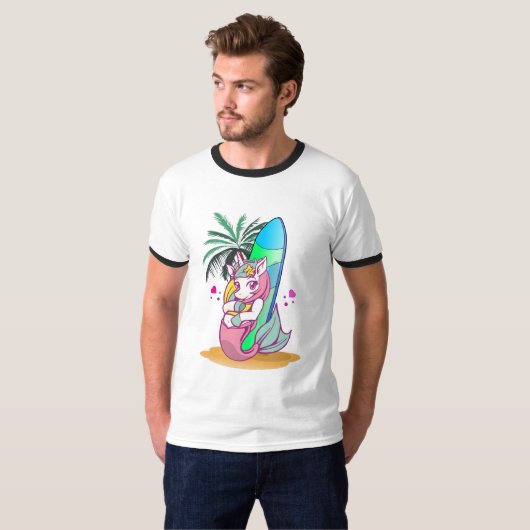 Unicorn met surfboard op het strand t-shirt (Voorkant volledig)
