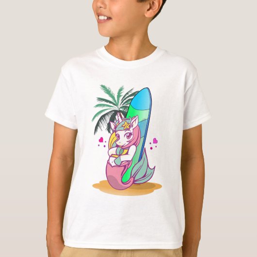 Unicorn met surfboard op het strand t-shirt (Voorkant)