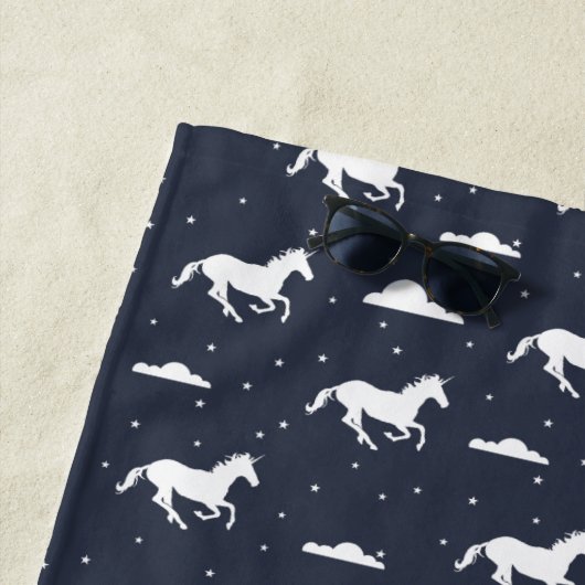 Unicorn Midnight Blue Sky Pattern - Gepersonalisee Strandlaken (In situ)