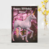 Unicorn op Forest Path Personalized Birthday Kaart (Gele Bloem)