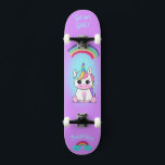 Unicorn op skateboard met persoonlijke onderschrif<br><div class="desc">Unicorn op skateboard met gepersonaliseerde titels Unicorn Persoonlijk Skateboard KLIK op PERSONALIZE SJABLOON OPTIE EN GA de NAAM IN. U kunt andere titel ook aanpassen. Rol skateboard ontworpen met levendige kleuren en voor de achtergrond en een funky eenhoorn die op een skateboard staat. Dit Skateboard maakt een geweldig cadeauidee voor...</div>