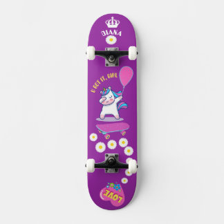 Unicorn op skateboard met persoonlijke onderschrif