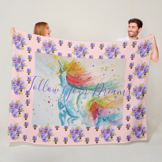 Unicorn Painting Dreams Roze Floral Fleece Blanket (In situ)