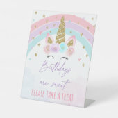 Unicorn Rainbow Birthday-behandelingen Reclamebord Met Voetstuk (Voorkant)