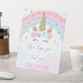 Unicorn Rainbow Birthday Party Favor Reclamebord Met Voetstuk (Insitu)