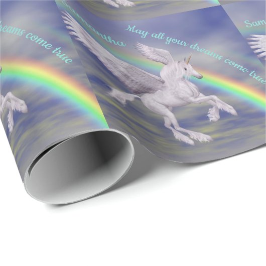 Unicorn vliegen over regenboogdromen gepersonalise cadeaupapier (Rol Hoek)