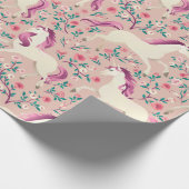Unicorns in het roze bos cadeaupapier (Hoek)