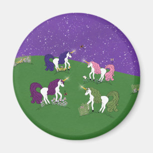 Unicorns in het veld onder de Cartoon van het Paar Magneet