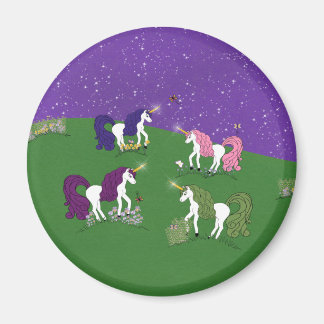 Unicorns in het veld onder de Cartoon van het Paar Magneet