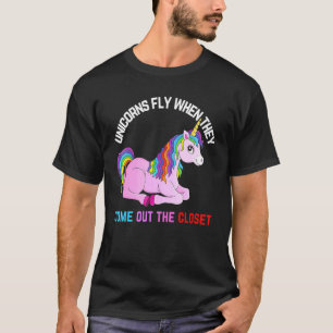 Unicorns vliegen als ze uit de kast komen t-shirt