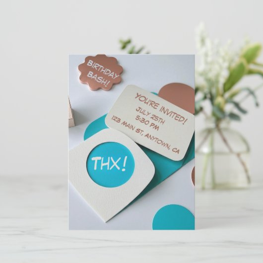 Uniek en onderscheidend verjaardagsuitnodigingsont kaart (Staand voorkant)