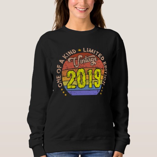 Uniek en van de vintage 2019 trui (Voorkant)