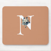 Uniek initiaal met een minimaal  bloemontwerp muismat (Voorkant)