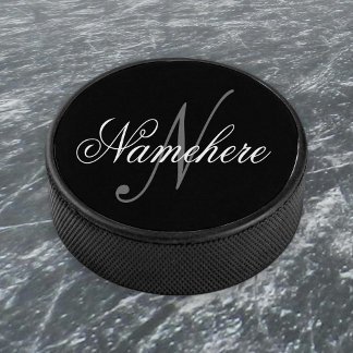 Uniek monogram voor speciale zwart-witnamen hockey puck