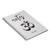 Uniek zwart getextureerd metaal OM Symbol Notitieb Notitieboek (Rechterzijde)