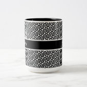Uniek zwart-wit retro patroon gepersonaliseerd tweekleurige koffiemok (Center)