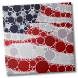 Unieke Amerikaanse vlag Tegeltje<br><div class="desc">Deze coole abstracte patriottische print heeft een abstracte Amerikaanse vlag met vloeiende sterren en strepen. Rood Wit en Blauw bestaat uit cirkels van verschillende grootte. USA Patriottische Rood Wit Blauw Amerikaanse Vlag keramische tegel</div>