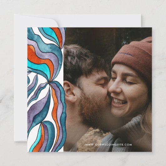 Unieke Bold Boho Groovy Retro Kleurrijke golvende Save The Date (Achterkant)